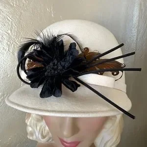 JAUNTY 1960s\' WINTER WHITE FELT CAP WITH BLACK & BROWN FEATHER TRIM Tips for shaping a 1940s fedora crown with felt main image 4